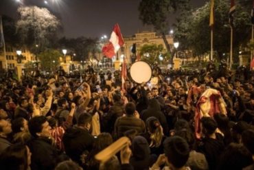 ¡ATENCIÓN! Reportan marchas masivas en varias ciudades de Perú en respaldo a la decisión de Martín Vizcarra de disolver el Congreso (+Fotos)