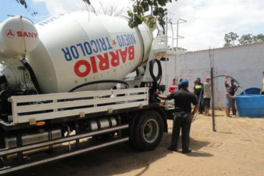 ¡GRAVE! Denuncian que el gobernador de Bolívar distribuyó agua potable en camiones mezcladores de concreto (+Fotos)