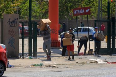 ¡POR ABUSADORES! Así encararon los chilenos a inmigrantes que participaron en saqueos (+Video)