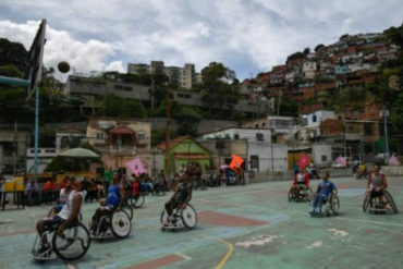 ¡INSPIRADOR! Venezolanos en silla de ruedas recurren al baloncesto para renovar la esperanza frente a la crisis