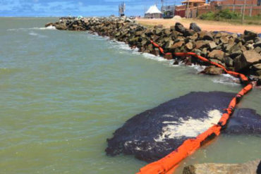 ¡GRAVE! Derrame petrolero en 132 playas brasileñas aumenta tensión entre ese país y Venezuela: Bolsonaro lo tilda de «acción criminal»