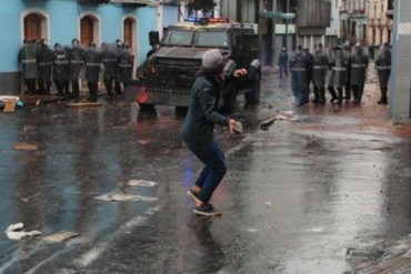 ¡LO ÚLTIMO! Recomiendan a los venezolanos no participar en las protestas en Ecuador: Podrían ser expulsados o perder visado
