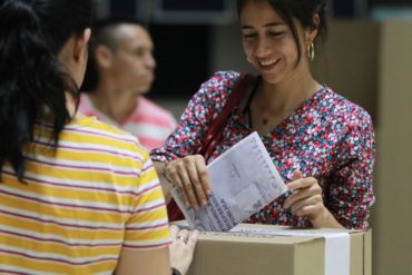 ¡SÉPALO! Centros de votación colombianos abren para elegir a alcaldes y gobernadores