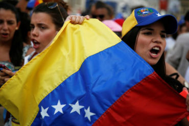 ¡CONÓZCALA! Venezolanas que emigraron a Francia constituyen fundación para socorrer a niños desprotegidos en Venezuela
