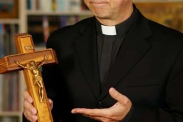 Polémica en Polonia: cura organizó orgía en residencial sacerdotal y el trabajador sexual que invitaron terminó inconsciente