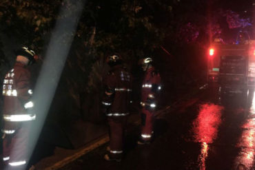 ¡DEBE SABERLO! Reportan explosión de una tanquilla de electricidad en la avenida Andrés Bello (+Fotos)