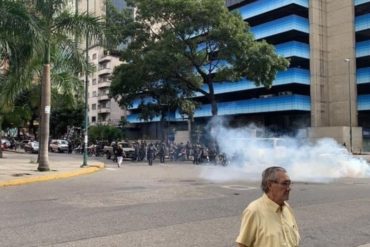 ¡ATENTOS! Lanzan lacrimógenas contra manifestantes que se concentraban en el Sambil de la Candelaria este #16Nov (+Videos)