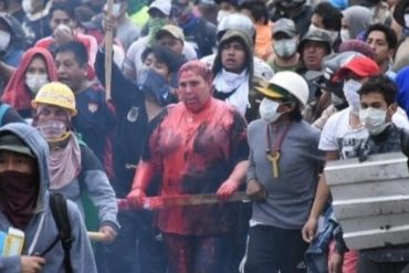 ¡MUY FUERTE! Turba enardecida en Bolivia retuvo a alcaldesa del partido de Evo: Le cortaron el cabello y le echaron pintura en la cara (+Video y Fotos)