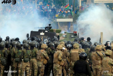 ¡SE DESCONTROLÓ! Cinco partidarios de Evo Morales murieron en enfrentamiento con la policía boliviana (+Videos)