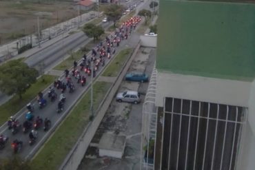 ¡INDIGNANTE! Colectivos armados y escoltados por cuerpos de seguridad recorren la ciudad de Mérida (se escucharon detonaciones) (+Videos)