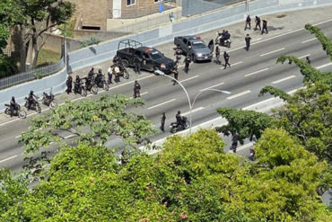 ¡PILAS! Funcionarios de Maduro cierran autopista de Prados del Este en Caracas para evitar movilización contra el régimen (+Fotos) (+Video)