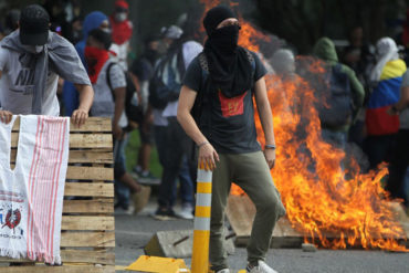 ¡DEBES SABERLO! Carlos Vilma: Migrantes venezolanos se están convirtiendo en el “chivo expiatorio” durante la ola de protestas en América Latina