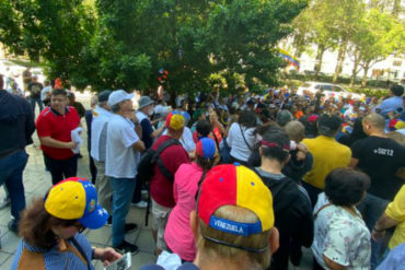 ¡ACTIVOS!En Miami los venezolanos se concentraron frente a la antigua sede del consulado para alzar su voz este #16N (+Video)