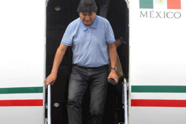 ¡NOVELESCO! López Obrador dice que militares bolivianos intentaron derribar con un cohete el avión que trasladó a Evo Morales a México