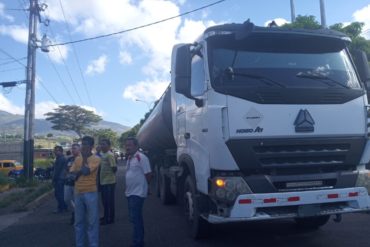 ¡ÚLTIMA HORA! Un grupo de tachirenses retienen una gandola este #8Nov (+Fotos)