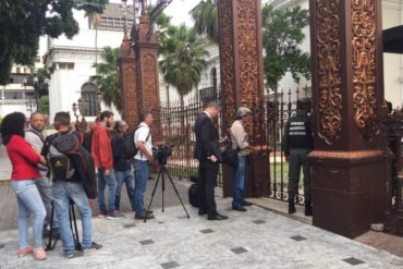 ¡ÚLTIMA HORA! Piquete de la GNB impide el acceso a la AN a diputados y periodistas este #12Nov