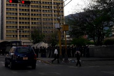 ¡ALERTA! Reportan presencia de la GNB en la plaza del Banco Central de Venezuela este #21Nov (+Foto)