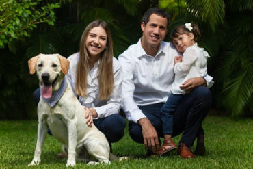 ¡SE LA MOSTRAMOS! La foto familiar de Guaidó con la que insta a movilzarse este #16N: “Esta es mi razón”