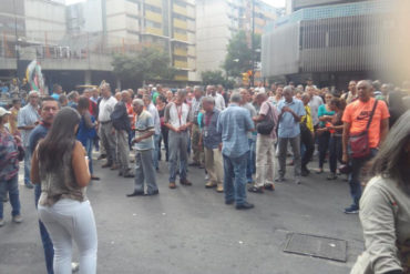 ¡LO ÚLTIMO! Trabajadores del Ministerio de Transporte protestan este #20Nov en Chacao por la falta de pago de bonos (+Fotos +Video)