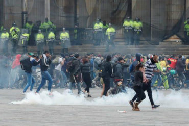 ¡LE CONTAMOS! Más de 300 policías resultaron heridos durante la ola de protestas en Colombia