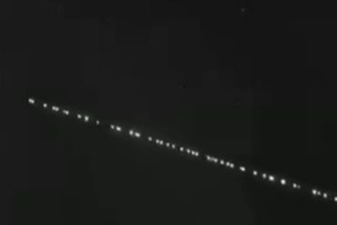 ¿OVNIS? Rara filas de luces fue avistada en el cielo venezolano y causó pánico (+La explicación) (+Video y reacciones)