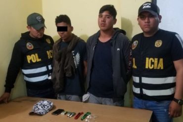 ¡TERRIBLE! Agarraron a dos venezolanos asaltando camionetas en Perú: se hacían llamar  “Los Chamos del Rímac”