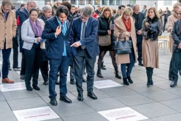 ¡MUY DURO! Lorent Saleh recreó La Tumba en el Parlamento Europeo para constatar las torturas que sufren los presos en Venezuela (+Video)