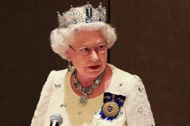 ¡TERRIBLE! Alarma en la familia real británica: Un guardaespaldas de Isabel II tiene coronavirus