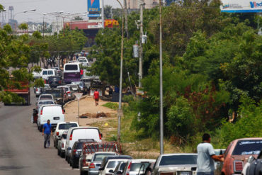 ¡VEA! La kilométrica cola para surtir gasolina con la que amaneció Carabobo este #1Feb