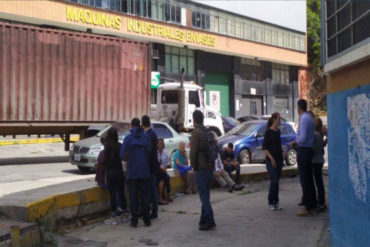 ¡LO ÚLTIMO! Familiares y dirigentes exigen la liberación de Gilber Caro y su asistente en El Helicoide (+Fotos) (+Video)