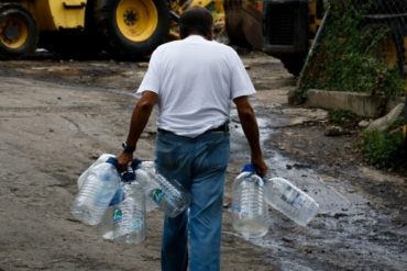 ¡INACEPTABLE EN TIEMPOS DE PANDEMIA! Caraqueños se enfrentan al coronavirus con fallas en la distribución de agua (+Video)