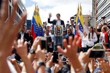 ¡TAJANTE! Guaidó hace un llamado a protestar: “Nunca de rodillas ante la dictadura” (+Video)
