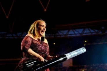 ¡LE MOSTRAMOS! Las fotos navideñas de Adele que desataron un debate y polémica en las redes (+La razón)