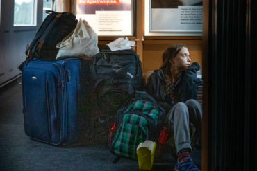 ¡DESCUBIERTA! Greta Thunberg se quejó por viajar en el suelo de un tren y la empresa ferroviaria la desmintió: «Viajaste en primera clase»