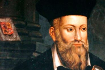 Las candentes predicciones de Nostradamus para 2024: muerte de un papa, desastres naturales y llegada de Harry a la Corona británica