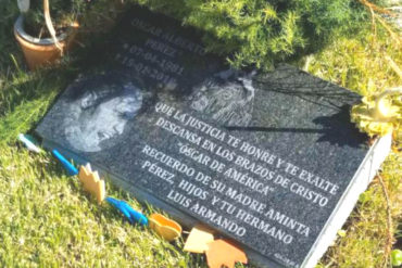 ¡CONMOVEDOR! «Que la justicia te honre y exalte, descansa en los brazos de Cristo»: La placa que colocaron en la tumba de Óscar Pérez