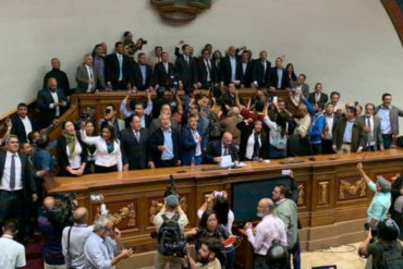 ¡VEA! El histórico momento en el que los diputados cantaron el Himno Nacional desde el Hemiciclo de sesiones (+Video)