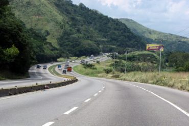 ¿ALÓ, REVEROL? Sin presencia de policías: delincuentes colocan “megamiguelitos” en la Autopista Regional del Centro (+Foto)