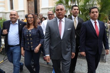 ¡VERGÜENZA! Diputados del PSUV entraron de nuevo al hemiciclo para “exorcizarlo” tras sesión que liderara Guaidó este #7Ene