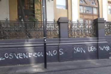 ¡TERRIBLE! En calles de Santiago de Chile aparecieron grafitis en los que tildan a los venezolanos de “sapos”