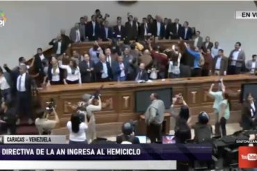 ¡EN DESARROLLO! Tras enfrentamiento con la GNB, diputados junto a Guaidó lograron ingresar al Hemiciclo de la AN este #7Ene  (+SEÑAL EN VIVO + Comenzó la sesión)