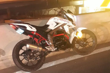 ¡LAMENTABLE! Una venezolana murió al salir disparada de una moto y caer de un puente en Perú