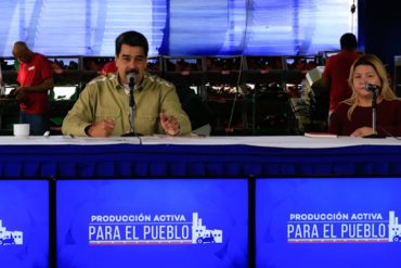 ¡SE PICÓ! “No podemos regalar nada”: El regaño de Maduro a una chavista porque le dijo que vendería zapatos del «Plan Z» a «precios regalados» (+Video)