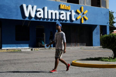 ¡UPS! El «pelón» de Reuters al publicar una noticia sobre Walmart con una foto tomada en Venezuela (+Reacciones)