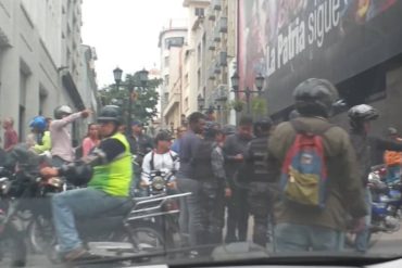 ¡URGENTE! Denuncian la presencia de presuntos grupos paramilitares armados en los alrededores del Palacio Federal Legislativo (+Fotos +Videos)