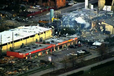 ¡TERRIBLE! El momento exacto de la fuerte explosión en Houston (+Video)