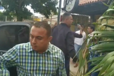 ¡LE CONTAMOS! El escrache que le hicieron en Falcón a  Kerrins Mavarez, uno de los diputados que se vendió al chavismo y apoyó junta ilegítima de Parra (+Video)