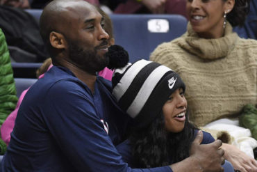 ¡VEA! Entre aplausos, jugadores de la NBA dejaron correr el reloj en pleno partido en honor a Kobe Bryant (+Video)