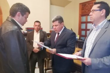 ¡POR FAVOR! Luis Parra sigue consolidando su “junta directiva” paralela y juramenta a “directores” que lo acompañarán