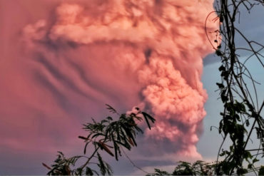 ¡IMPACTANTES! Las imágenes del Volcaan Taal que sigue escupiendo lava y una gigante columna de cenizas en Filipinas (+Fotos)